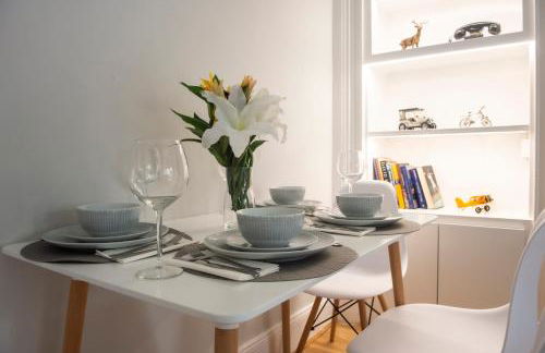 Two Bed Stylish Apartment in Heart of West End - Foto 10