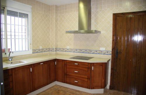 Moderno y amplio chalet, con piscina privada - Foto 34