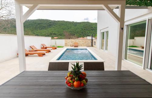 House Bartulovic - Jan Apartment with a pool - Photo 7