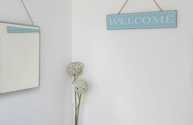 Stunning Beachfront Apt w Balcony Sea Views - Foto 55