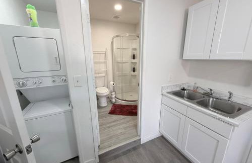 Vegas Apt 8 Mins to The Strip - Free Parking - Foto 5