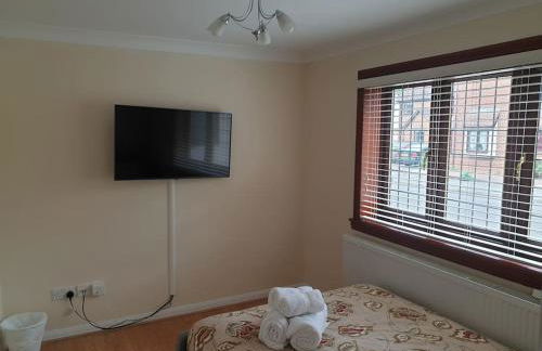 London Luxury 6 Bedroom Family House Sleeps 12 people Parking for 4 Cars Close to tube. - Foto 74