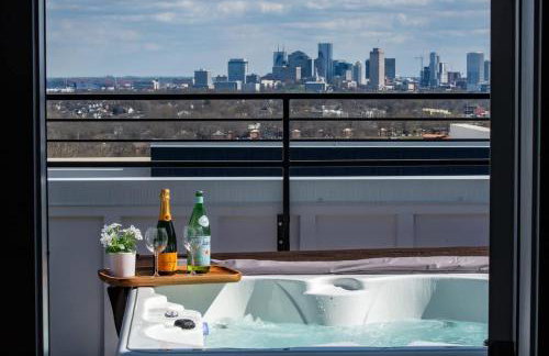Near Honky Tonks - Rooftop Hot Tub - Skyline Views - Foto 11