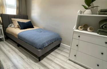 Fully Refurbished 3 Bed House - Dartford - Photo 5