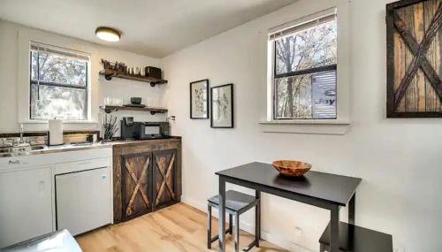 Cozy Studio Retreat with Scenic 5-Acre Views, Near City Lake & Cherokee Casino in Gentry, Arkansas - Foto 2