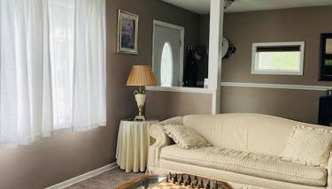 Comfortable and Charming, 15 mins to Niagara Falls - Photo 4