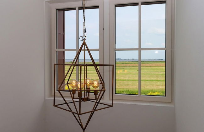 Villa by the Water With Sauna and Terrace - Foto 27