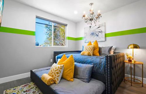 C- Vibrant and Glam NoHo Pad near U-Studios and H-Sign - Foto 21