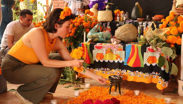 Tour por Oaxaca del Día de Muertos - Foto 3, Ofrendas en el altar