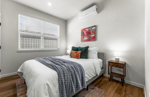 The Downtown Duplex - Pet Friendly - NEW BUILD - Foto 24