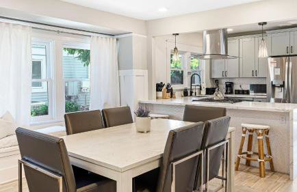 Luxe Backyard Oasis w/ Hot Tub Chic Design South Park Sanctuary - Foto 11