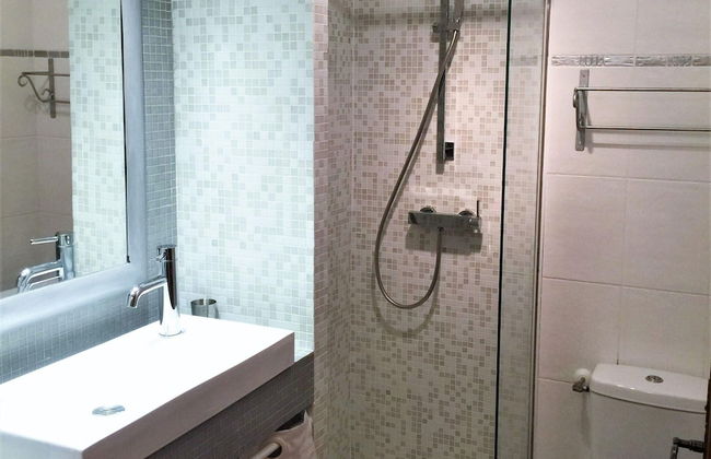 Apartment With sea View and Pool - Photo 17