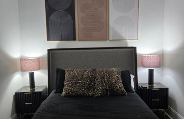 The Luxe Building- 2 Bedroom Apartment in Metropolis - Photo 43