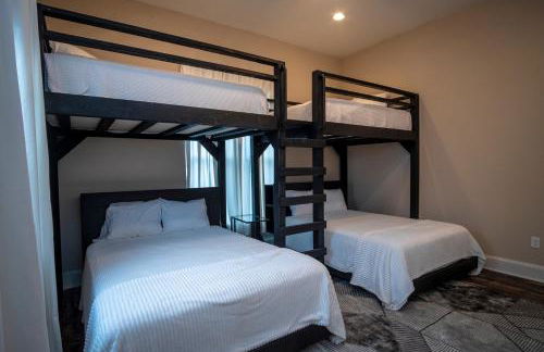 Brand NEW Large Impressive House Near Downtown! - Foto 14