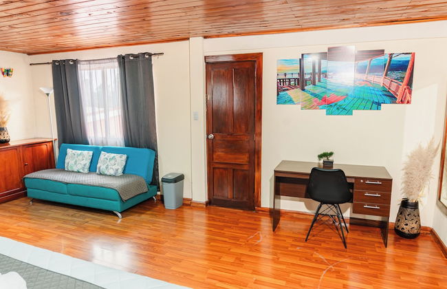 Gold House - Photo 12