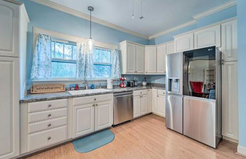 Burgaw House with Large Covered Porch and Swing! - Foto 11