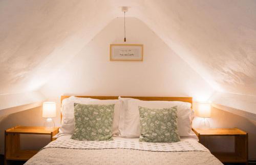 Cosy Cotswolds Farm Stay with Log Burner - Peaceful Winter Retreat - The Dairy - Foto 17