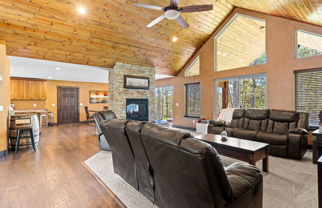 Larkspur Hills 5 BR Villa with Hot Tub - Photo 11