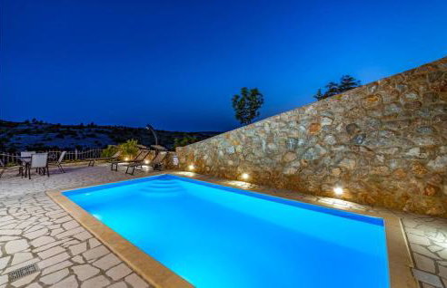 Awesome Home In Modric - Photo 22