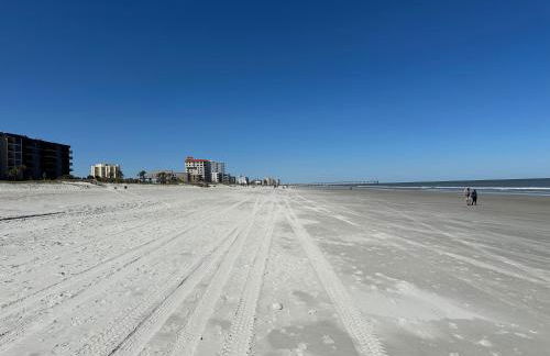 Welcome to Sandpiper Beachfront Condo Cozy 1-bed in JAX Beach, perfect for couples! Pet-friendly! - Foto 26