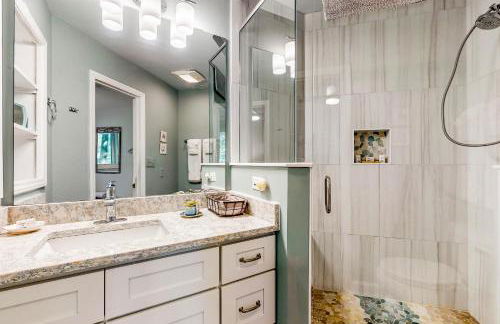 Three dog-friendly, waterfront cottages with full kitchens & private beach - Foto 16