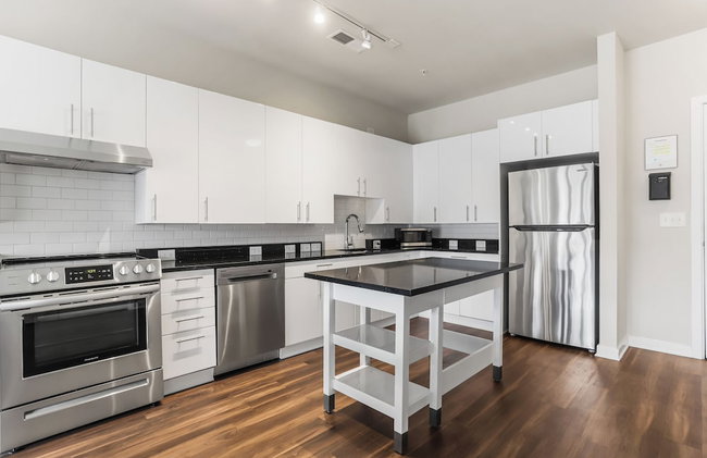 Huntington Apartments near Huntington Metro - We Host - Photo 29
