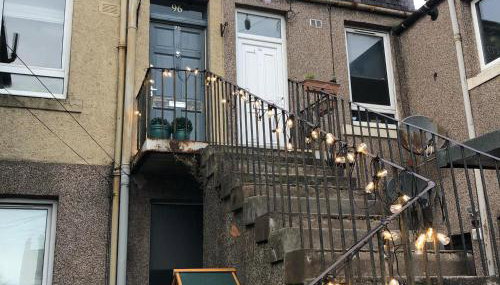 Spacious 2-Level Home by the Beach & Transport - Foto 2