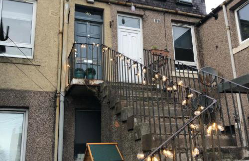 Spacious 2-Level Home by the Beach & Transport - Foto 2