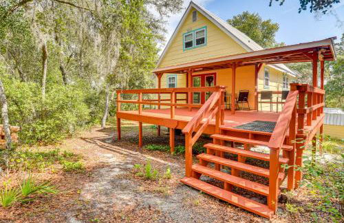 Walk to Lake George Quiet Nature Escape with Deck - Foto 1