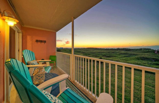 Oceanfront Condo w/ Private Balcony Pool + Tennis Bubbly Blew by Avantstay - Foto 54