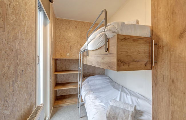 Modern Chalet With Dishwasher Near the Beach - Photo 4