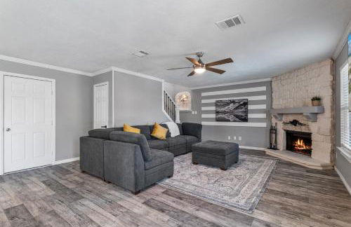 Retreat close to Lewisville Lake with pool, pet ok - Photo 1