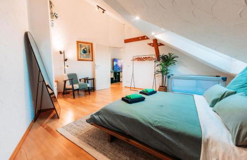 Spacious Penthouse with AC and Free Parking Steps Away From the Central Station - Foto 23