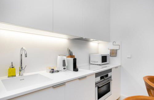 WHome Top-Floor Studio in Prime Location - Photo 18