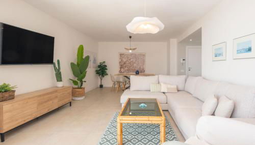 In front of SEA & CENTER - Foto 4