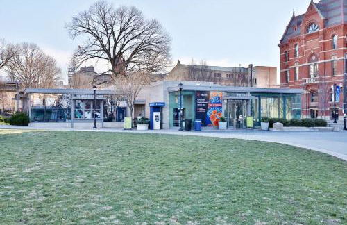 *New* XquisiteMidCenturyM0d~ Condo *OTR* w/Parking - Foto 19