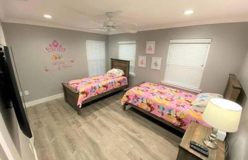 Phenomenal 7BR 4 Master Suites Southeast Pool Hot Tub Gas BBQ 2 Miles to Disney - Foto 7