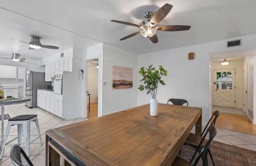 Shangri La Home - Boho Chic with Patio Pool & Grille - Foto 20