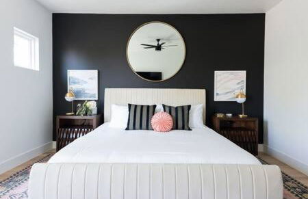 6 Bed with En Suite Baths, Host Up to 20, Rooftops, Parking, Gourmet Kitchens, Cozy Living Spaces, Skyline Views & Fire Table, Near Downtown, Distilleries & Marathon Village, High-Speed Wi-Fi, 24hr Hospitality - Foto 54