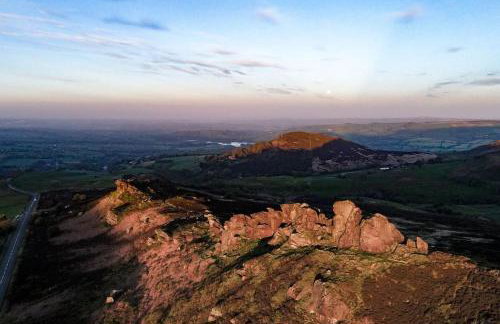School House, cosy cottage for 12 with hot tub in the Peak District - Photo 22