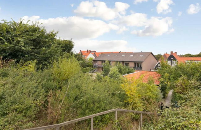 Modern Stay Near the Beach - Photo 21