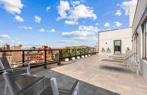 Peaceful Quiet Spacious New Modern Penthouse 3-Bedroom Apartment with a Balcony - Foto 16