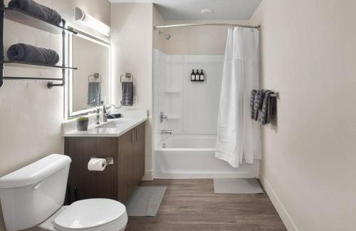 Gorgeous 2BD 2BA Pool,Gym,Htub near Convention Ctr - Foto 30