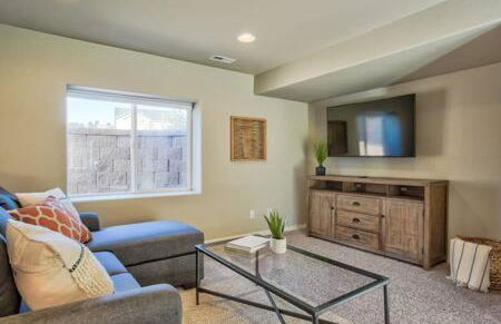 _Entire Home_Game Room_Basement_FirePit_ - Foto 50