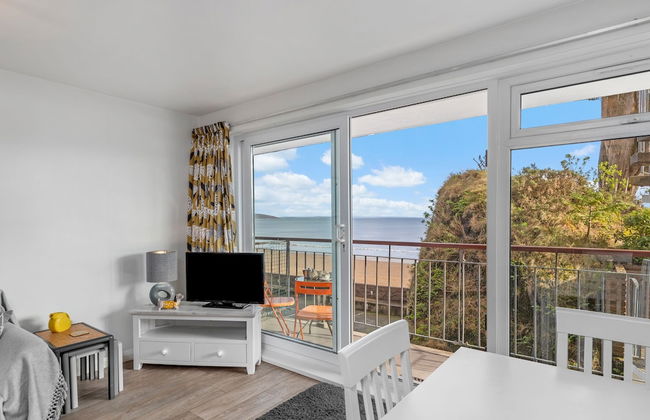 Swn Y Tonnau - Sea Front Apartment Spectacular Sea Views Parking Direct Beach Access - Foto 3