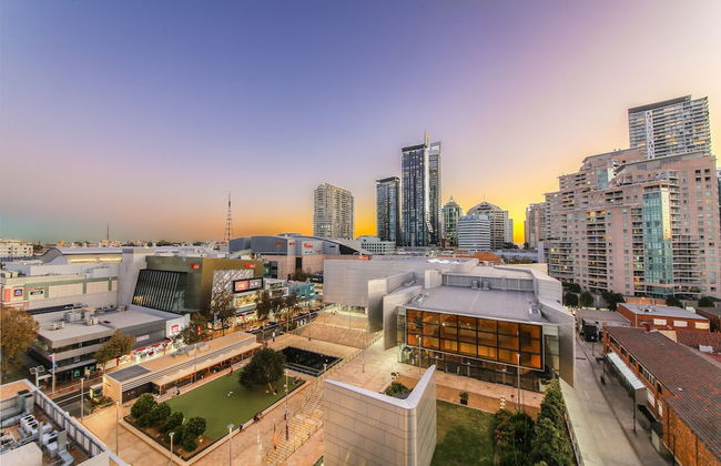 2 Bedroom Modern Apartment in Chatswood - Photo 9