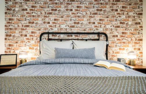 Bus Stop Saloon - Cave Creek with Spa - Photo 33