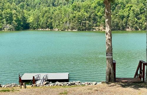 Watauga Lake Retreat Cozy family cabin Sleeps 8 - Photo 34