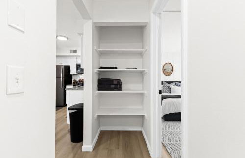 Stylish 1BR Upper Flat in the Heart of Royal Oak - Photo 11