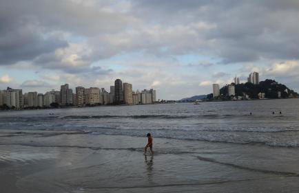 Apto frente ao mar, ar cond. frio e Wi-Fi - Foto 59